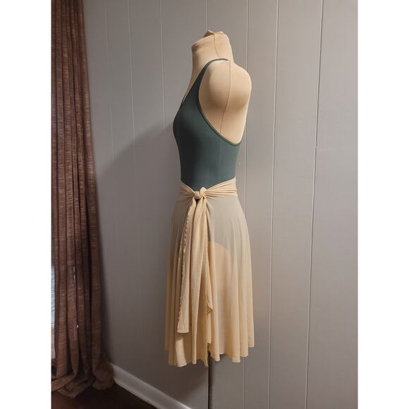 Capezio Women's Size Medium Green Racerback Leotard Bodysuit - Picture 6 of 11